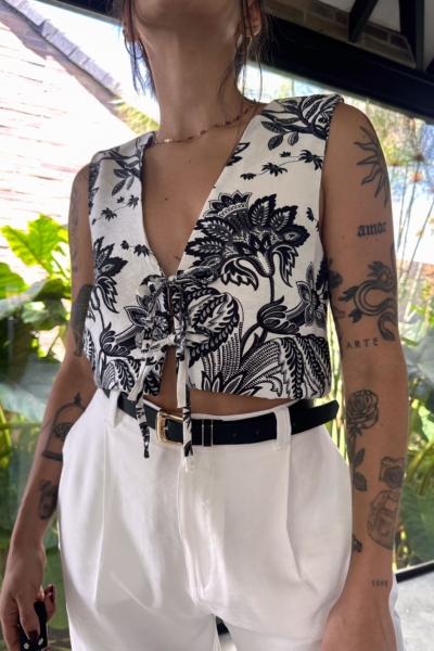 Chaleco flores negro