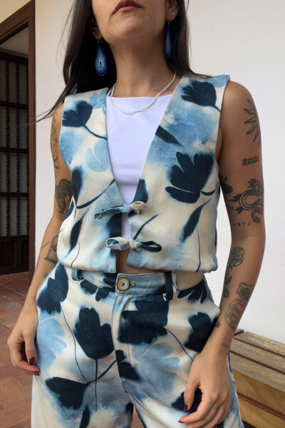 Chaleco flores azules